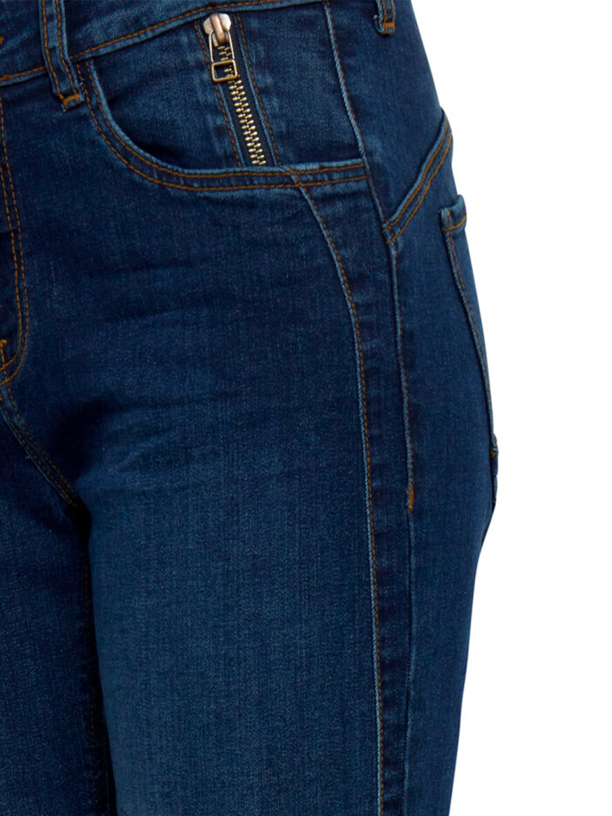 Lad os gøre det byrde at opfinde Fransa. Lækre behagelige jeans i 7/8 dels længde, med masser af stretch.  Mid wai